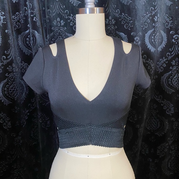 Express Black Cut-Out V-Neck Crop Top - Picture 1 of 3